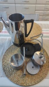 Perkolaattorilla täyteläisen makuista ja kuumaa kahvia